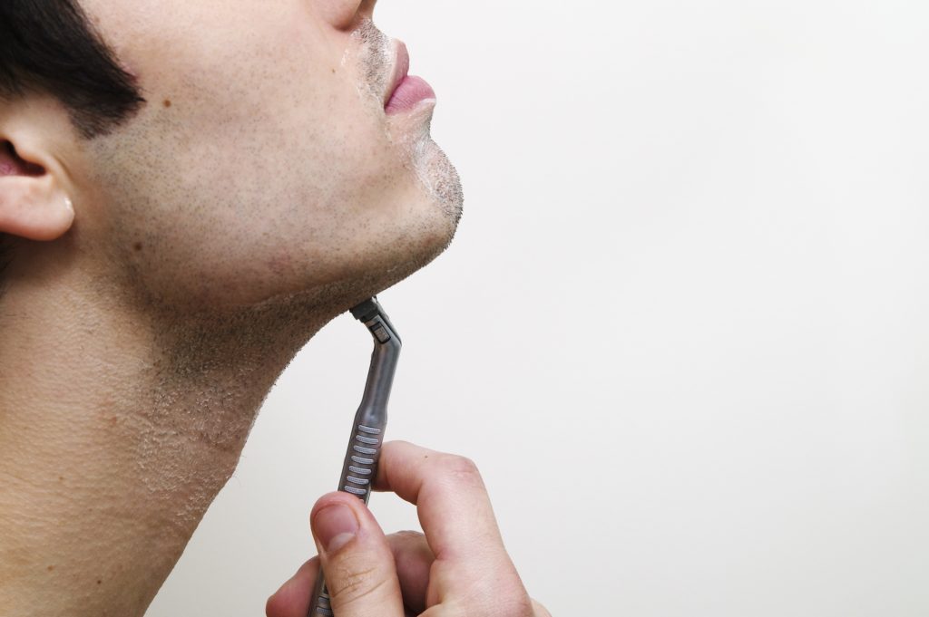髭剃り跡の黒ずみに困っている男子必見 原因と対策 メンズコスメnull ヌル 公式サイト